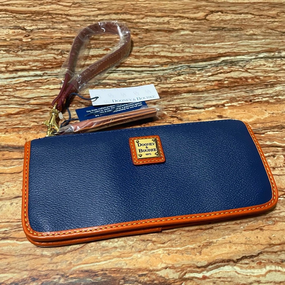 Dooney & Bourke